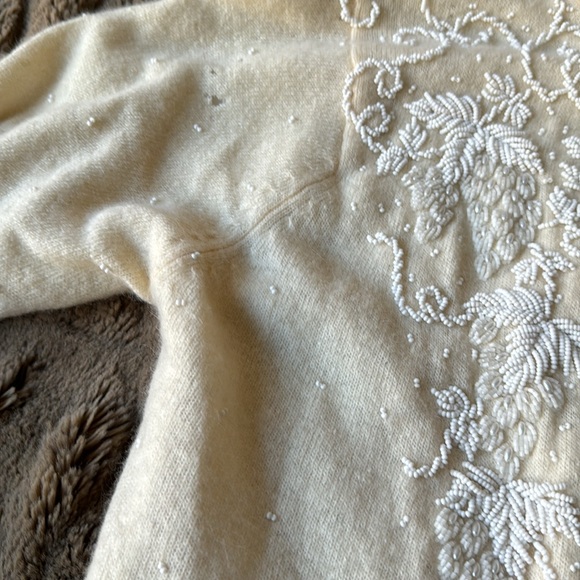 Vintage beaded cream button down sweater/cardigan - Picture 3 of 6